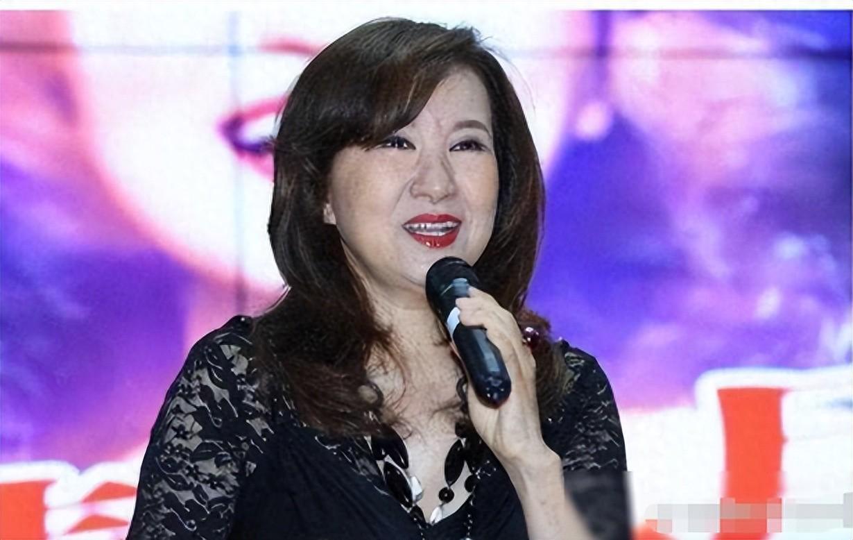 九游体育-事业巅峰远赴美国，被老外“玩腻”后晚年回国，如今变成了这样！