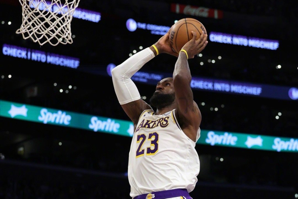 九游官网-湖人狂胜24分获4大喜讯！东契奇蜕变老詹破纪录 2换1交易捡漏神射