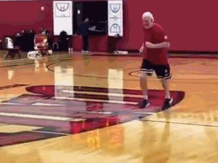 九游娱乐-72岁波波惨遭折返跑 美国男篮轻松备战尼日利亚