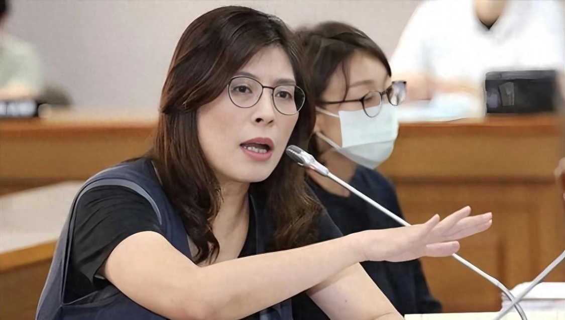 九游官网-蓝营地震之际，洪秀柱发出青年号召，不到24小时，大陆邀请函到了